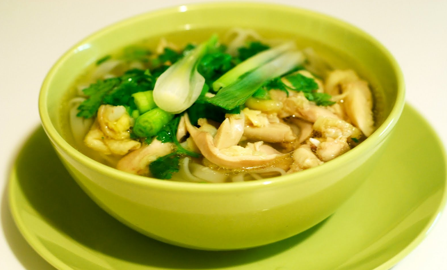 Chữa viêm họng nhờ phở gà