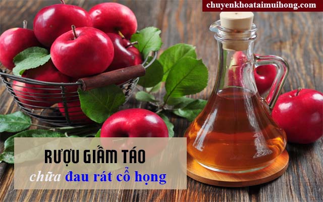 Chữa đau rát cổ họng bằng nước giấm táo