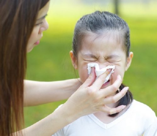 Trẻ bị sổ mũi
