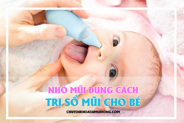 Nhỏ mũi đúng cách chữa sổ mũi cho bé