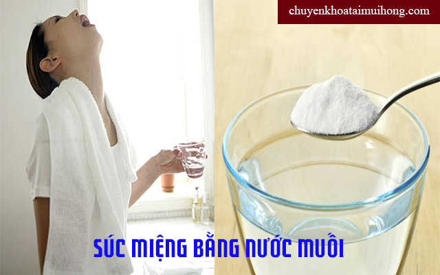Súc miệng bằng nước muối để chữa trị bệnh viêm họng. Súc miệng bằng nước muối để chữa trị bệnh viêm họng.