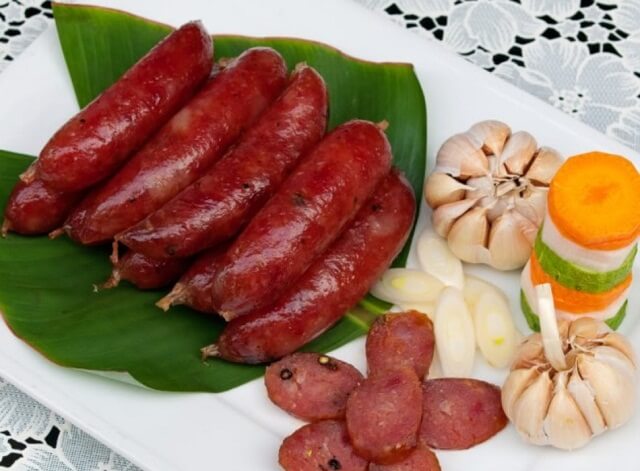 Viêm họng không nên ăn lạp xưởng Viêm họng không nên ăn lạp xưởng