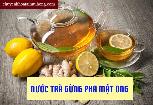 Chữa đau họng khi nuốt bằng trà gừng pha mật ong