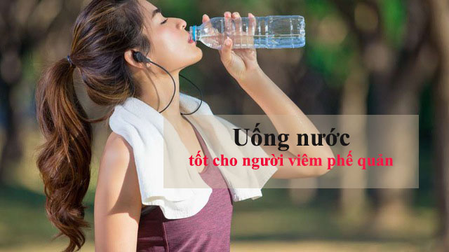 Người bệnh viêm phế quản nên uống nhiều nước