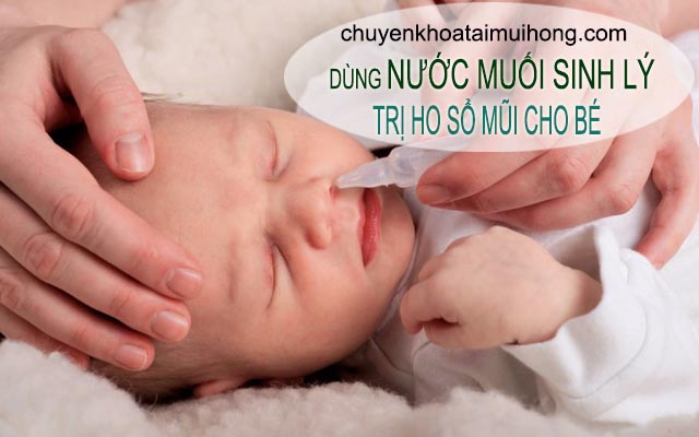 Trị ho sổ mũi cho bé bằng nước muối sinh lý