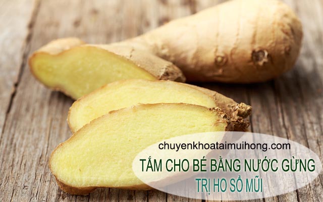 Tắm cho bé bằng nước gừng trị ho sổ mũi