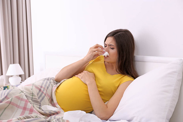Bà bầu bị viêm họng có ảnh hưởng đến thai nhi