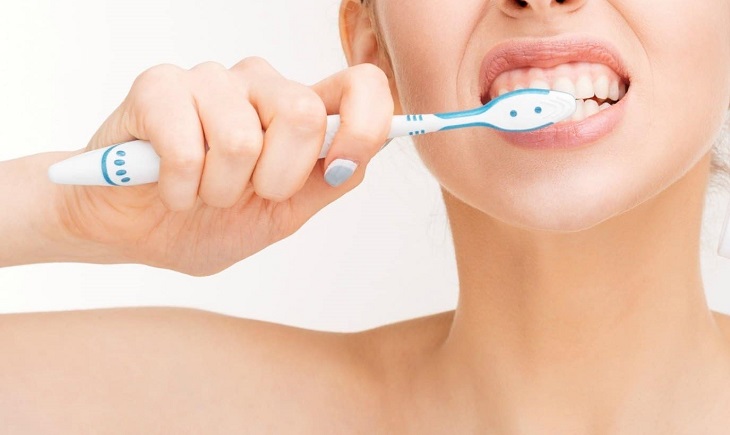 Người bệnh cần chú ý vệ sinh răng miệng thường xuyên để hạn chế bệnh nặng thêm