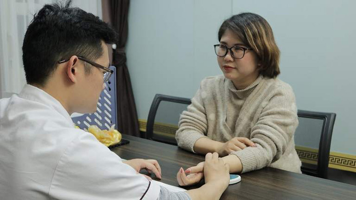 Chị Thanh tái khám cùng Bs Long tại nhà thuốc Chị Thanh tái khám cùng Bs Long tại nhà thuốc