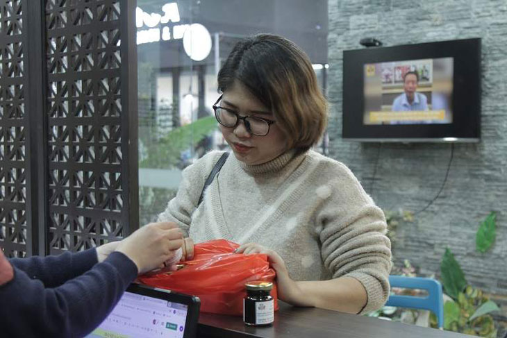 Mẹ bầu – chị Thanh trong lần tái khám tại nhà thuốc Đỗ Minh Đường