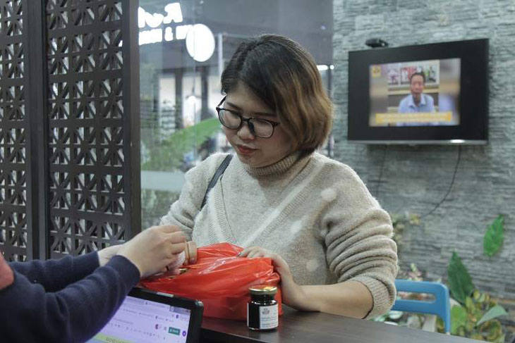 Mẹ bầu – chị Thanh trong lần tái khám tại nhà thuốc Đỗ Minh Đường Mẹ bầu – chị Thanh trong lần tái khám tại nhà thuốc Đỗ Minh Đường
