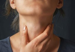 Viêm amidan mãn tĩnh có thể dẫn tới biến chứng ung thư vòm họng