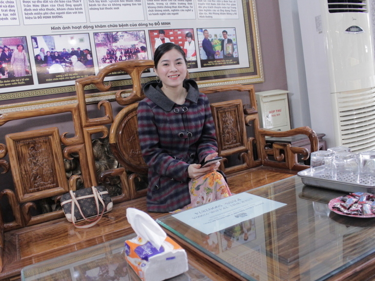 Chị Phương Hòa đến thăm khám tại nhà thuốc Đỗ Minh Đường Chị Phương Hòa đến thăm khám tại nhà thuốc Đỗ Minh Đường