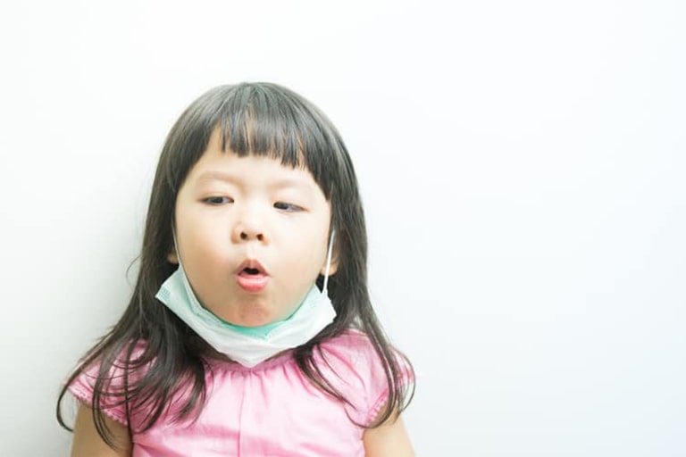 Triệu chứng viêm họng ở trẻ em rất dễ nhận biết