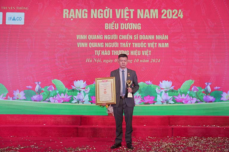 Lương y Tuấn được vinh quang Người thầy thuốc Việt Nam vì nhân dân năm 2024 Lương y Tuấn được vinh quang Người thầy thuốc Việt Nam vì nhân dân năm 2024